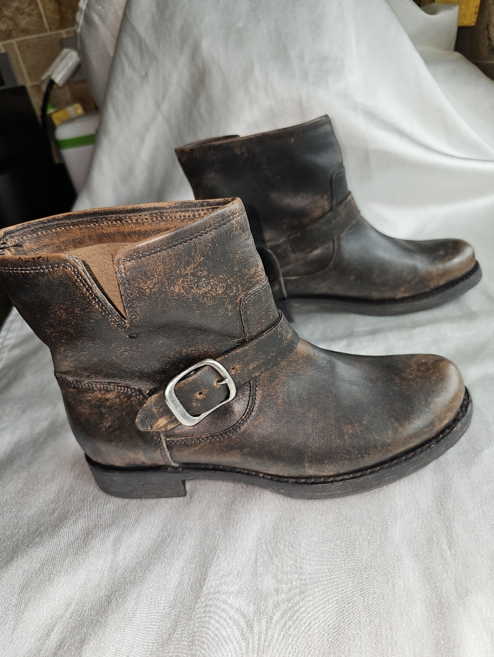 Frye Women's Veronica Distressed Leather Bootie Sz 7.5